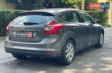 Хэтчбек Ford Focus 2011 в 