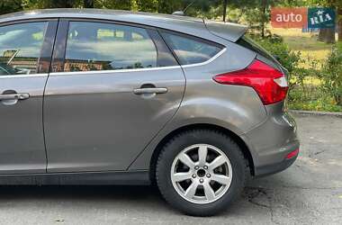 Хэтчбек Ford Focus 2011 в 