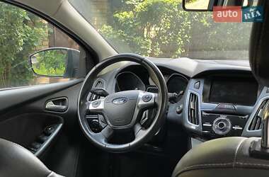 Хэтчбек Ford Focus 2011 в 