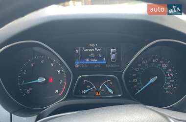 Хэтчбек Ford Focus 2011 в 