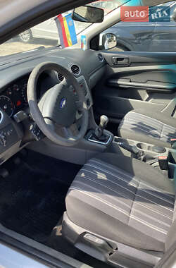 Хэтчбек Ford Focus 2011 в 