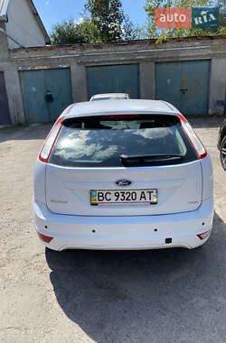 Хэтчбек Ford Focus 2011 в 