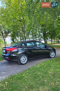 Седан Ford Focus 2015 в 