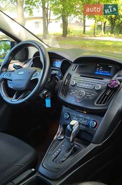 Седан Ford Focus 2015 в 
