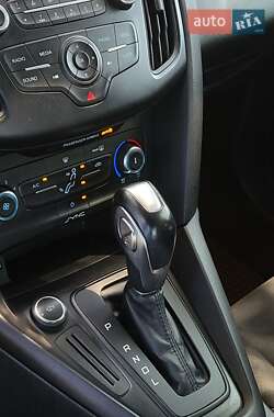 Седан Ford Focus 2015 в 