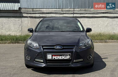 Хэтчбек Ford Focus 2012 в 