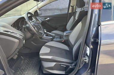 Хэтчбек Ford Focus 2012 в 