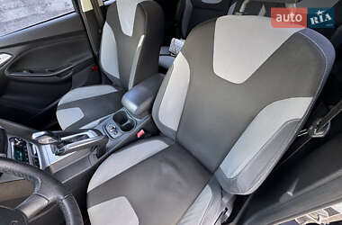 Хэтчбек Ford Focus 2012 в 
