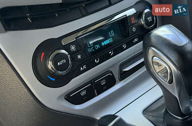 Хэтчбек Ford Focus 2012 в 