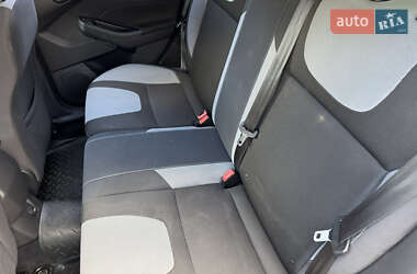 Хэтчбек Ford Focus 2012 в 
