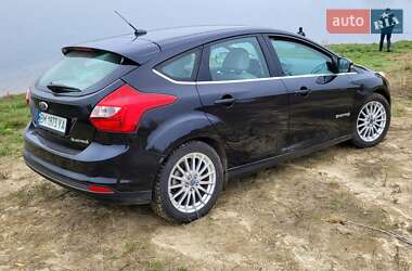 Хэтчбек Ford Focus 2013 в 