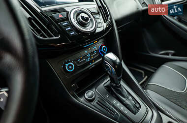Седан Ford Focus 2015 в 