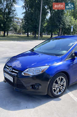 Хэтчбек Ford Focus 2011 в 