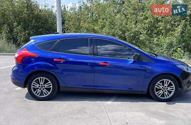 Хэтчбек Ford Focus 2011 в 