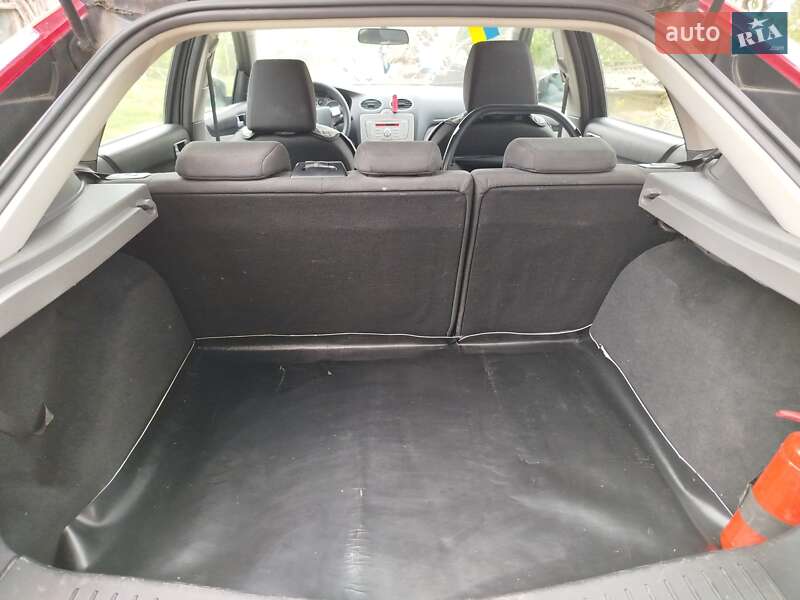 Хэтчбек Ford Focus 2008 в Луцке