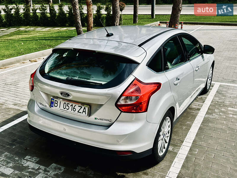 Хэтчбек Ford Focus 2012 в Ирпене