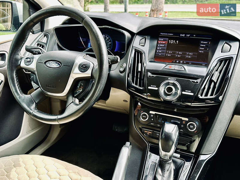 Хэтчбек Ford Focus 2012 в Ирпене