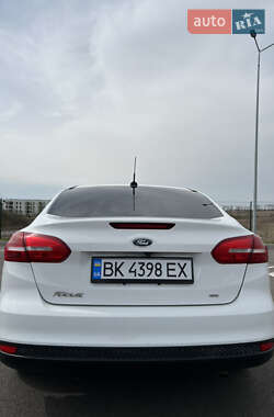 Седан Ford Focus 2016 в 