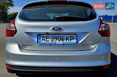 Хэтчбек Ford Focus 2012 в 