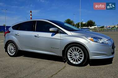 Хэтчбек Ford Focus 2012 в 