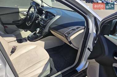 Хэтчбек Ford Focus 2012 в 