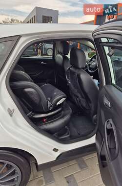 Хэтчбек Ford Focus 2015 в 