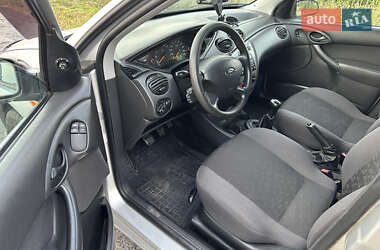 Хэтчбек Ford Focus 2004 в 