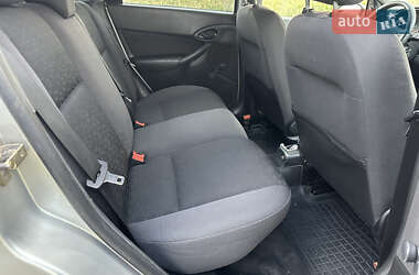 Хэтчбек Ford Focus 2004 в 