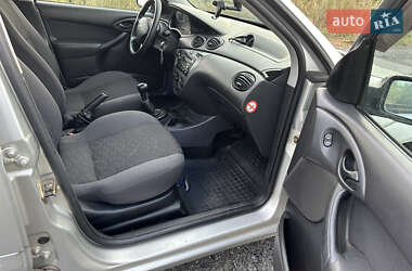Хэтчбек Ford Focus 2004 в 