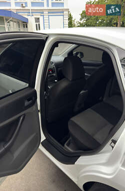 Хэтчбек Ford Focus 2010 в 
