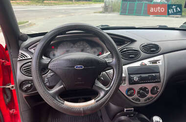 Хэтчбек Ford Focus 2000 в 
