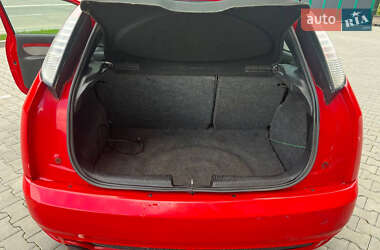 Хэтчбек Ford Focus 2000 в 