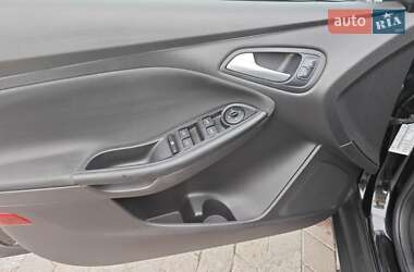 Хэтчбек Ford Focus 2015 в 