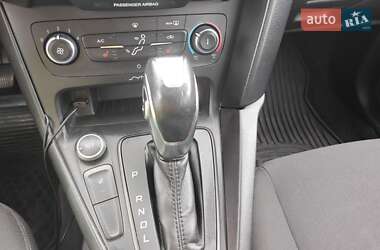 Хэтчбек Ford Focus 2015 в 