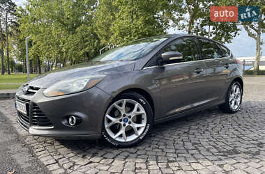 Хэтчбек Ford Focus 2011 в 