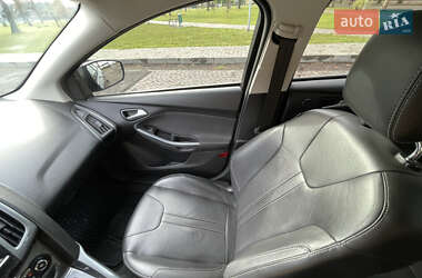 Хэтчбек Ford Focus 2011 в 