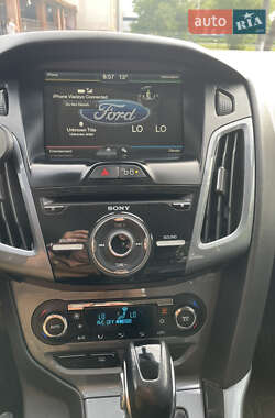 Хэтчбек Ford Focus 2011 в 