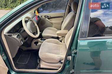 Седан Ford Focus 2000 в 