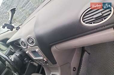 Хэтчбек Ford Focus 2011 в 