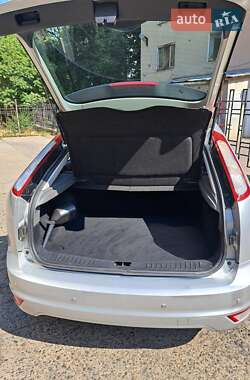 Хэтчбек Ford Focus 2010 в 