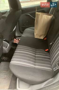 Хэтчбек Ford Focus 2010 в 