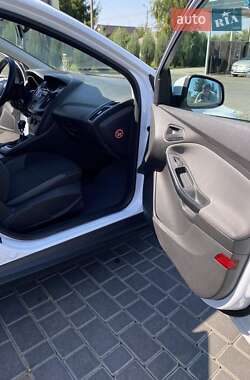 Универсал Ford Focus 2014 в 