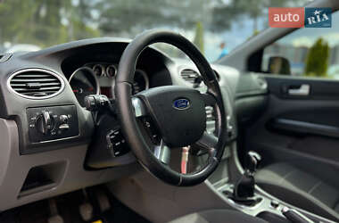 Хэтчбек Ford Focus 2010 в 