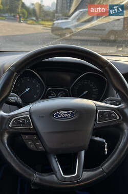 Хэтчбек Ford Focus 2015 в 