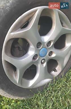 Хэтчбек Ford Focus 2011 в 