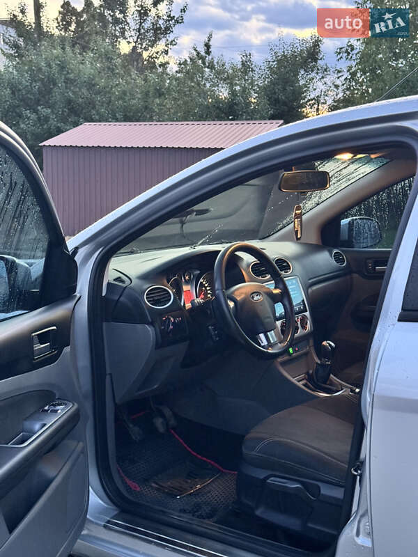 Хэтчбек Ford Focus 2011 в Умани