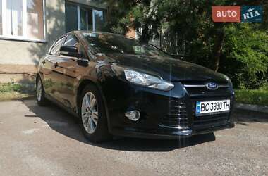 Хэтчбек Ford Focus 2011 в 