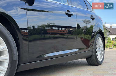 Хэтчбек Ford Focus 2012 в 