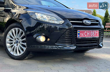 Хэтчбек Ford Focus 2012 в 