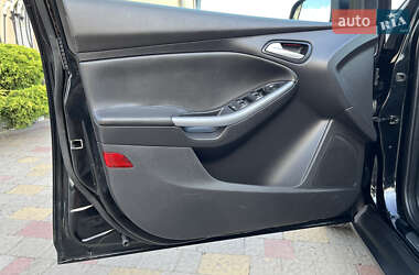 Хэтчбек Ford Focus 2012 в 
